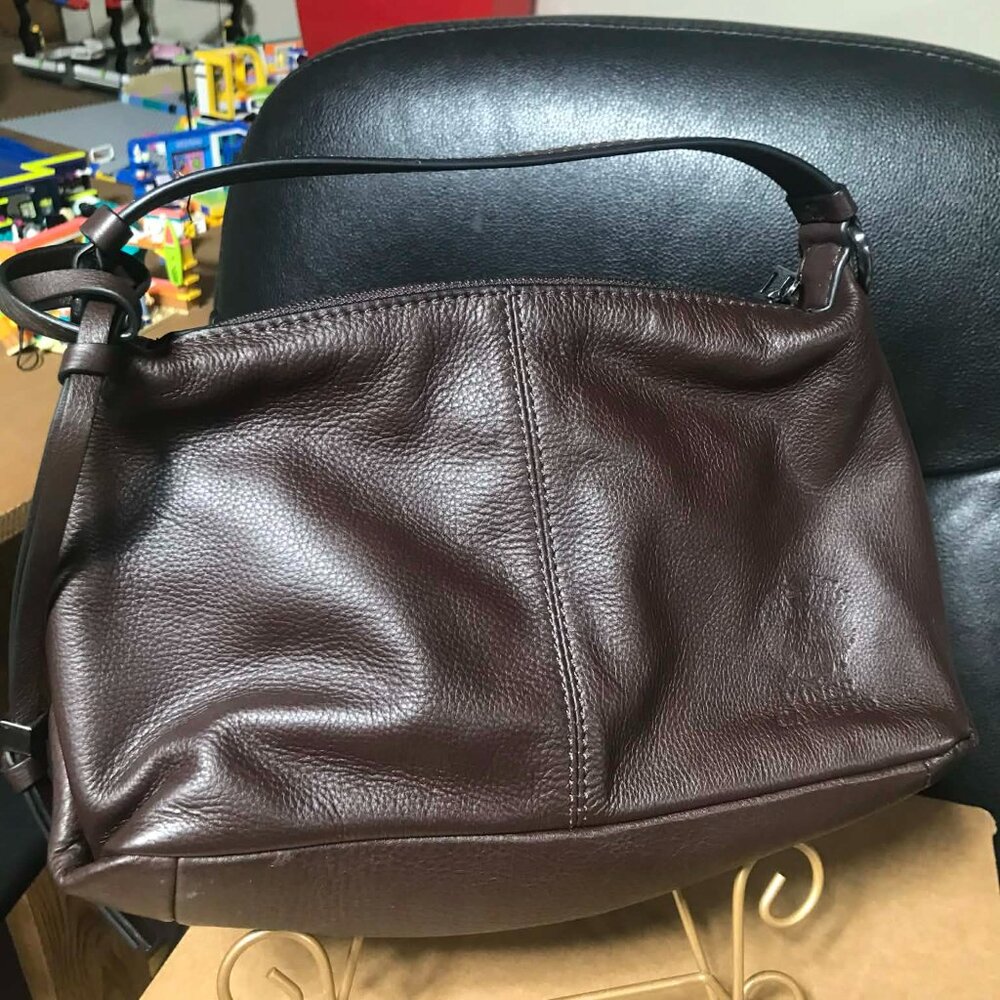 Vince Camuto leather purse in good condition